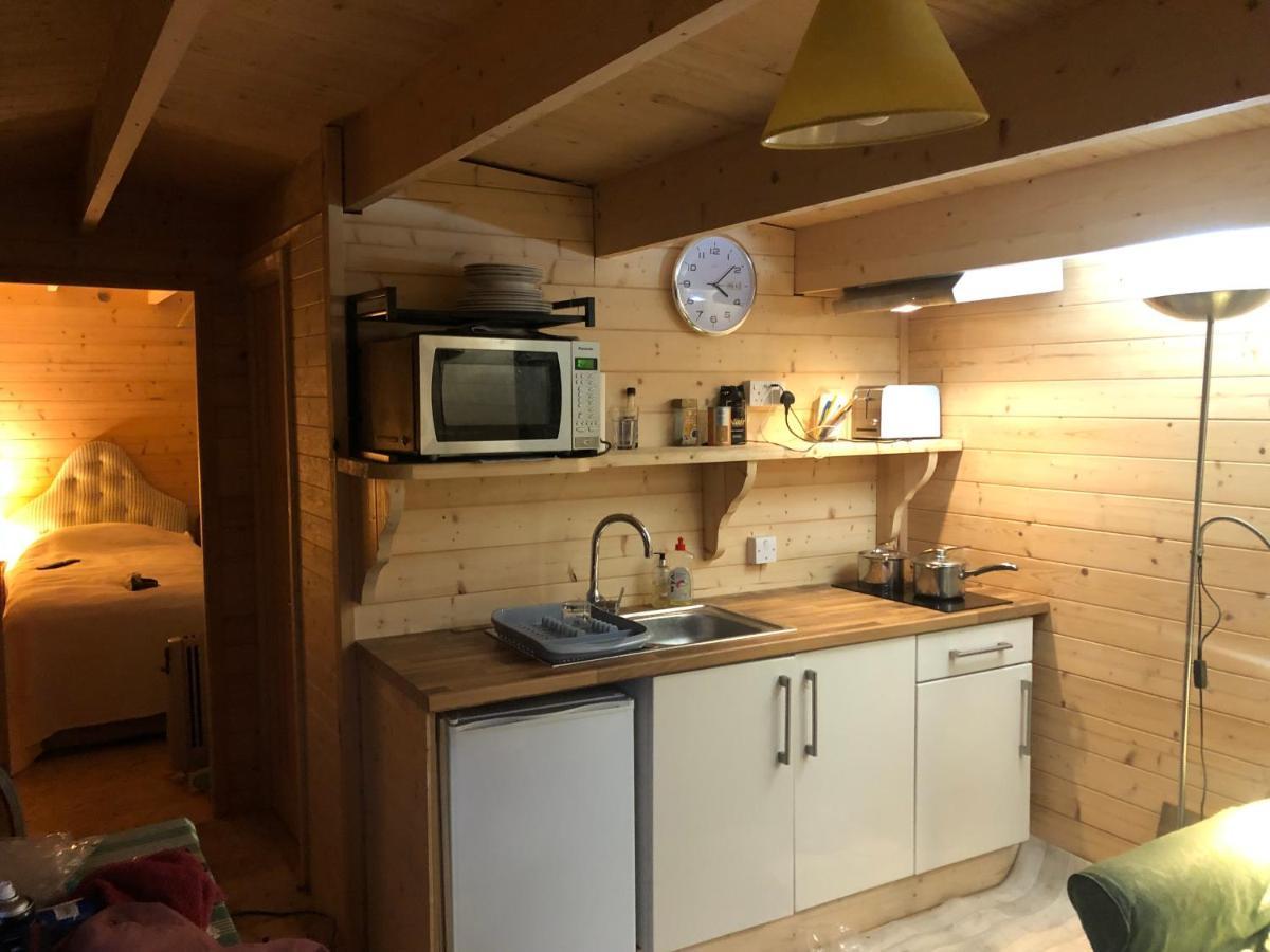 Cosy Garden Log Cabin Salisbury Eksteriør billede