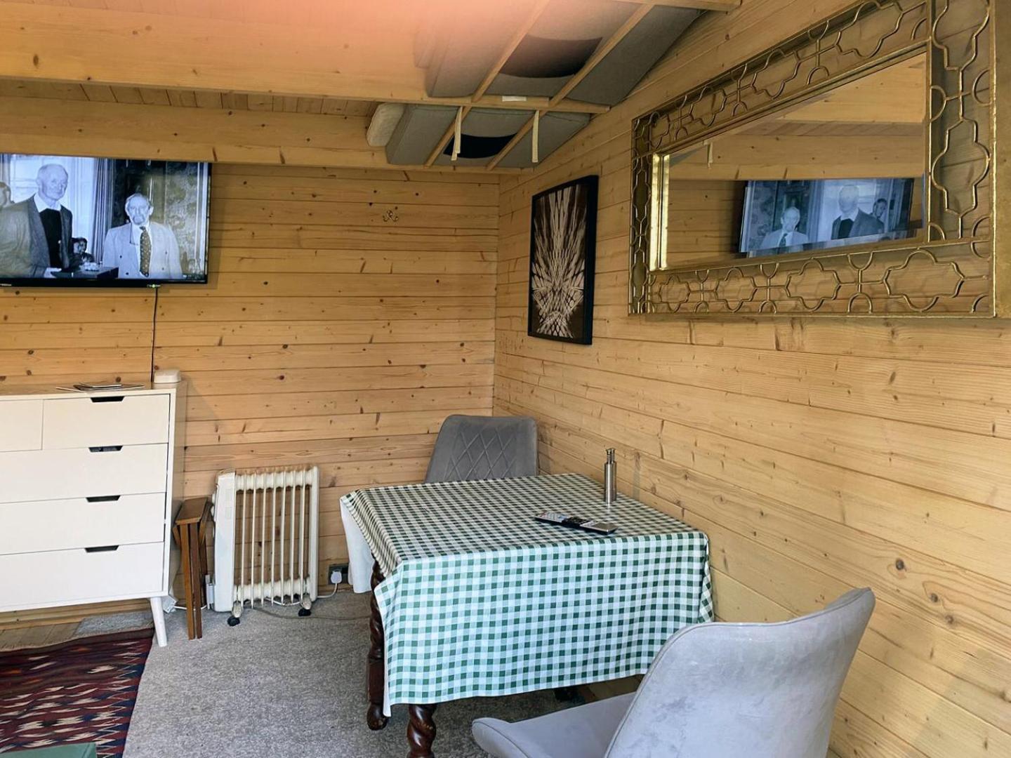 Cosy Garden Log Cabin Salisbury Eksteriør billede